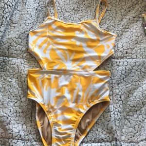 Old navy one piece swimsuit